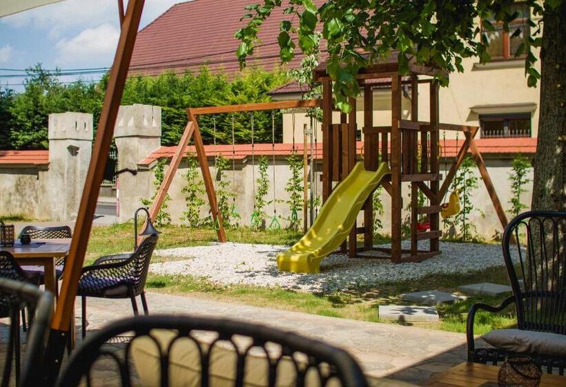 膳宿费 Penzión Kúria