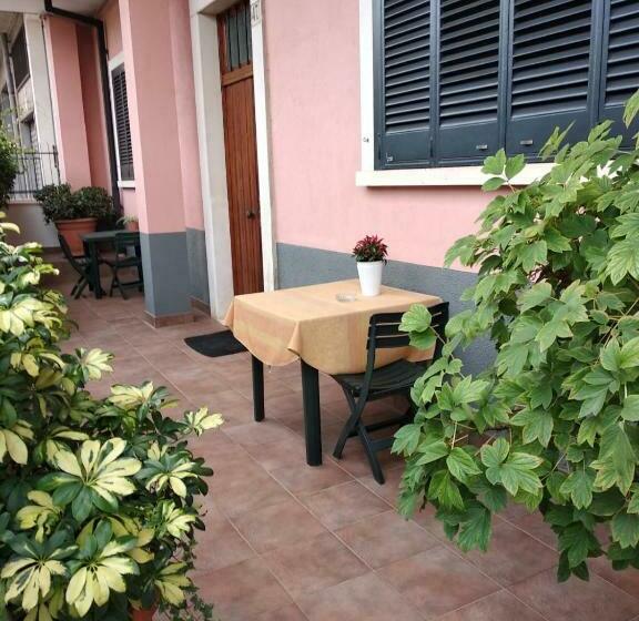 تختخواب و صبحانه Angeli