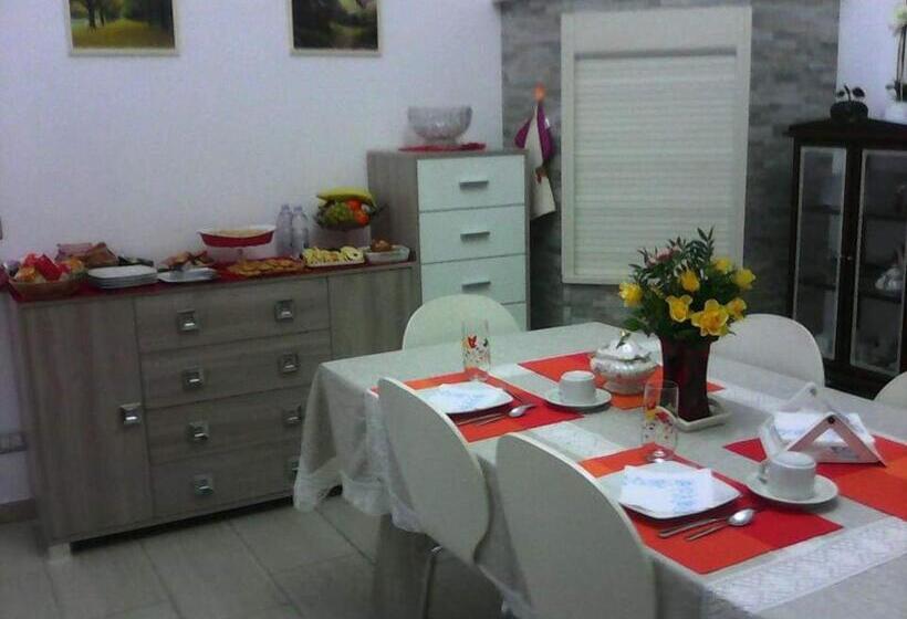 تختخواب و صبحانه Angeli