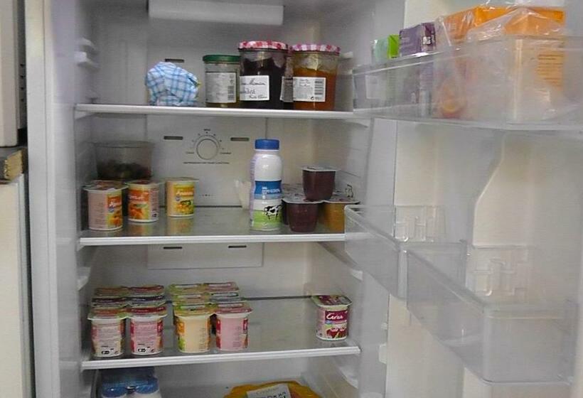 تختخواب و صبحانه Chez Gus