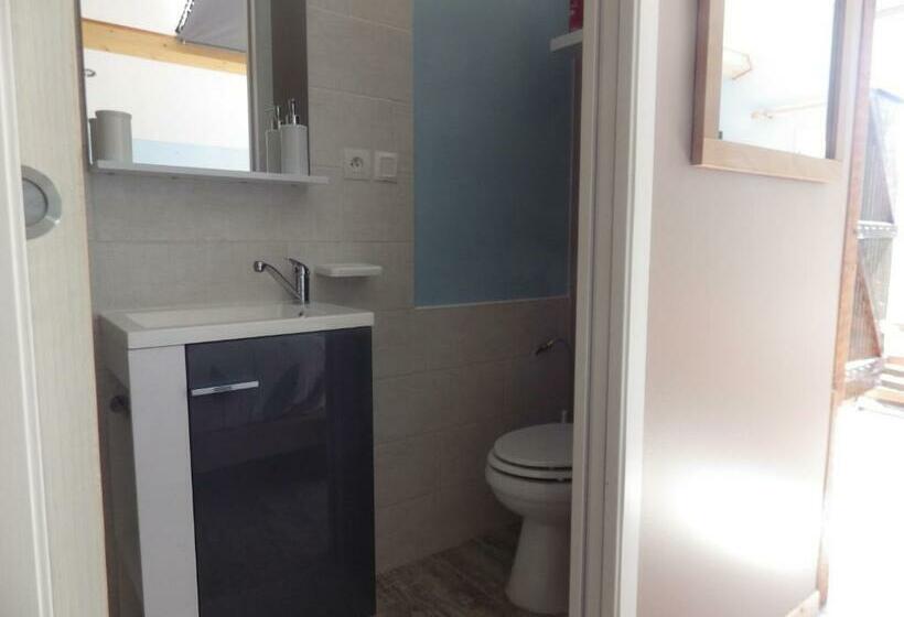 تختخواب و صبحانه Chez Gus