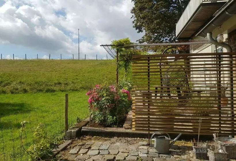 Aamiaismajoitus (B&B) Theetuin Onder De Pannen