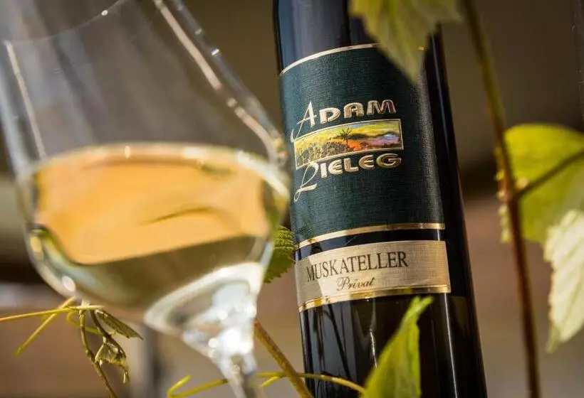 ホテル Weingut Wohlfühlzimmer Adam Lieleg