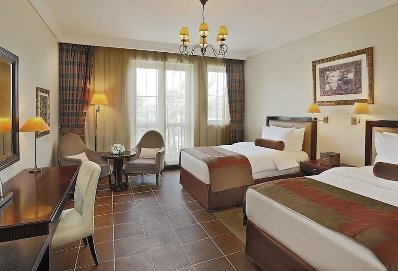 هتل Arabian Ranches Golf Club