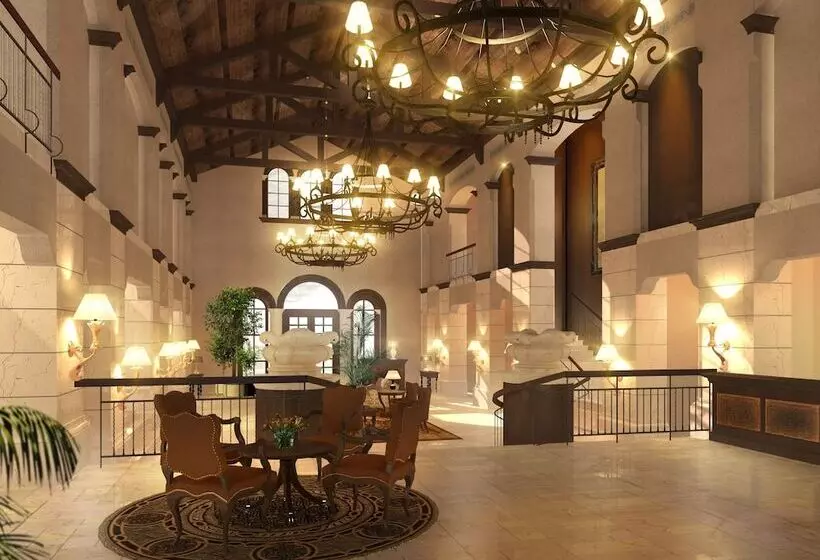هتل Arabian Ranches Golf Club