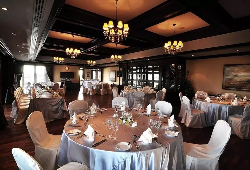 هتل Arabian Ranches Golf Club