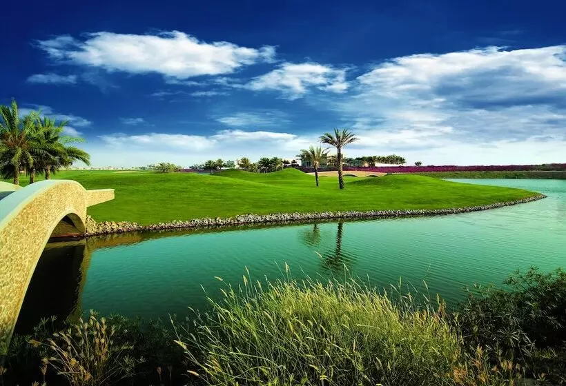 هتل Arabian Ranches Golf Club