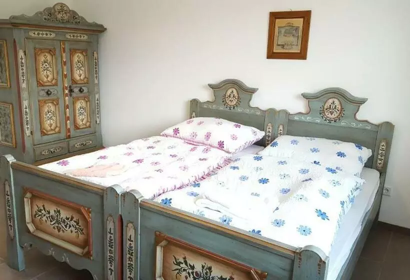Aamiaismajoitus (B&B) Privatzimmer Jarosch