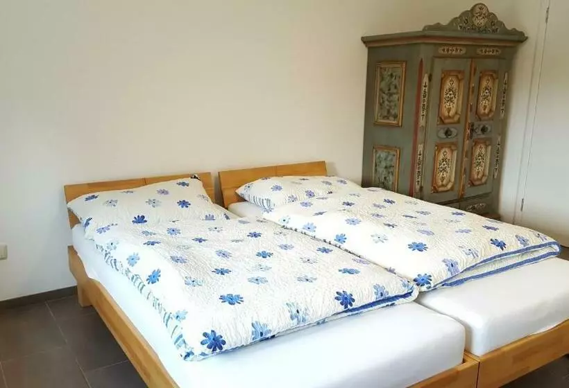 Aamiaismajoitus (B&B) Privatzimmer Jarosch