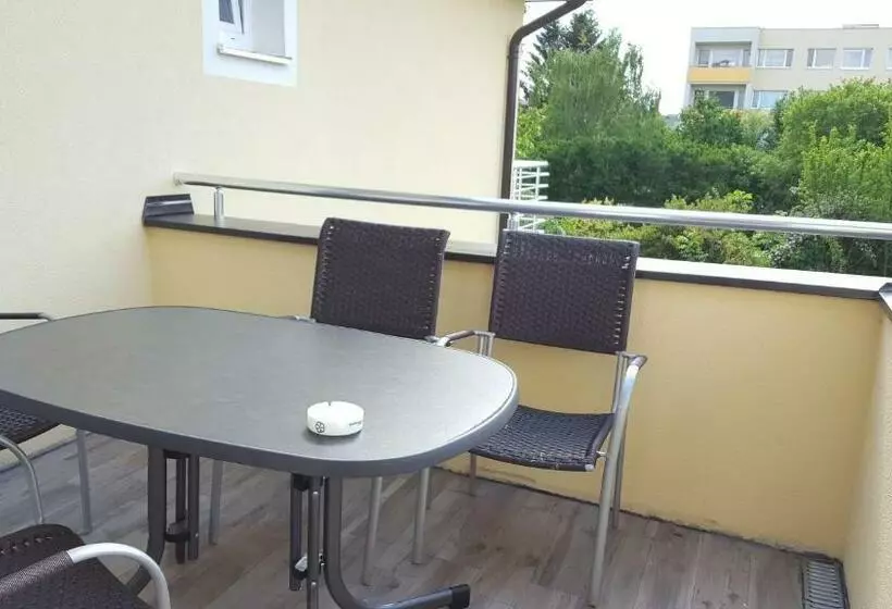 Aamiaismajoitus (B&B) Privatzimmer Jarosch