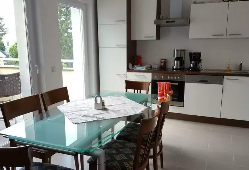 Aamiaismajoitus (B&B) Privatzimmer Jarosch