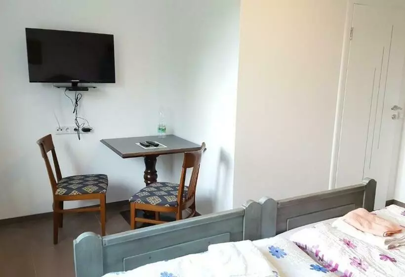 Aamiaismajoitus (B&B) Privatzimmer Jarosch