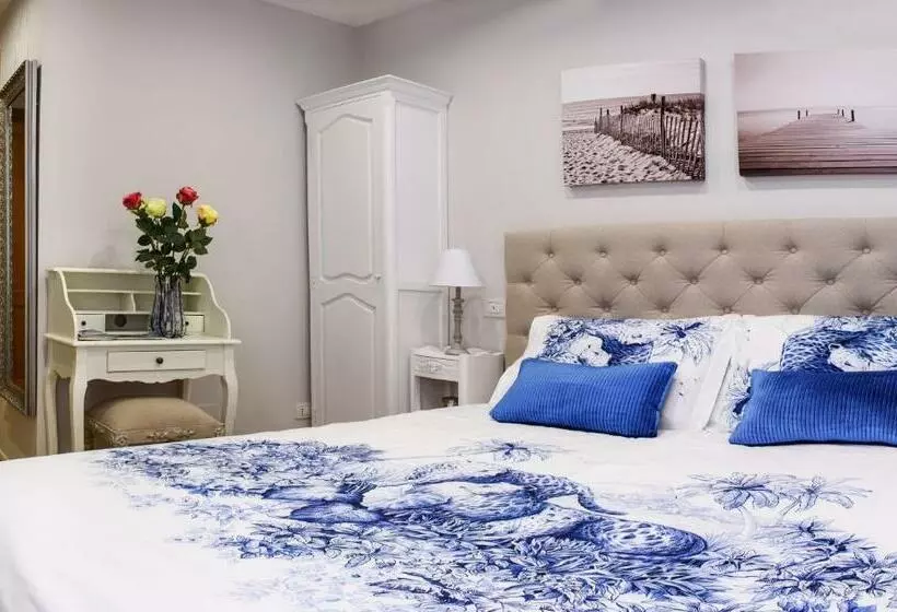پانسیون Lora Center Room