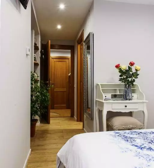 پانسیون Lora Center Room