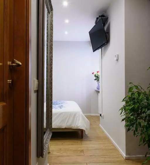 پانسیون Lora Center Room
