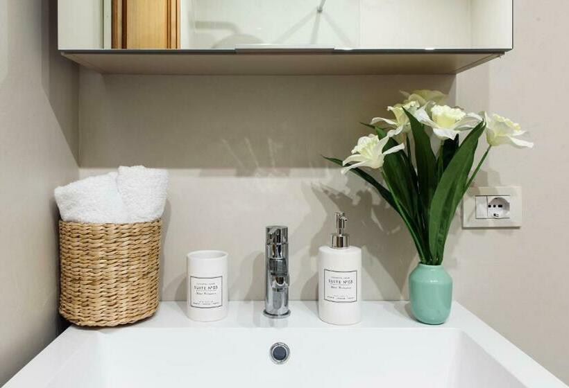 Pension (Hôtel basse catégorie) Lora Center Room