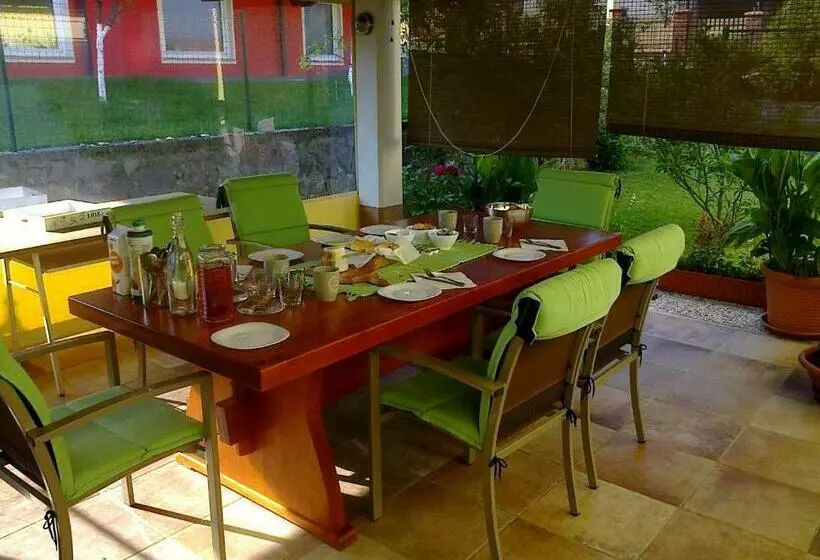 پانسیون Yellow Dreamhouse