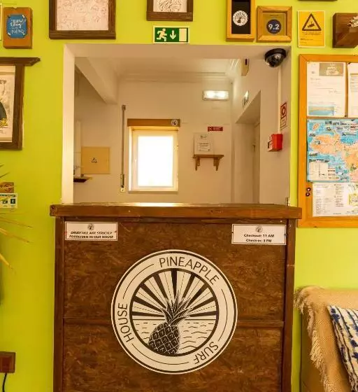 هاستل Pineapple Surf House
