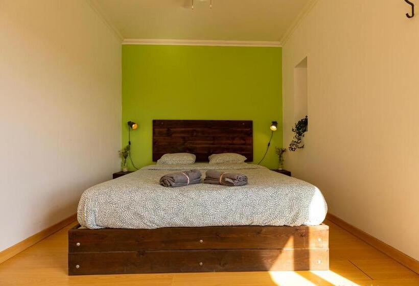 هاستل Pineapple Surf House