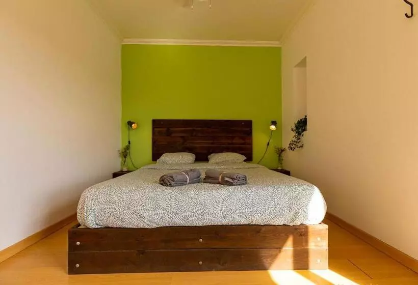 هاستل Pineapple Surf House