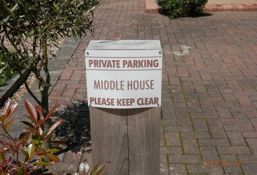 Bed and Breakfast Middle House