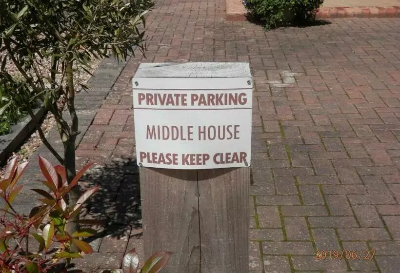 Aamiaismajoitus (B&B) Middle House