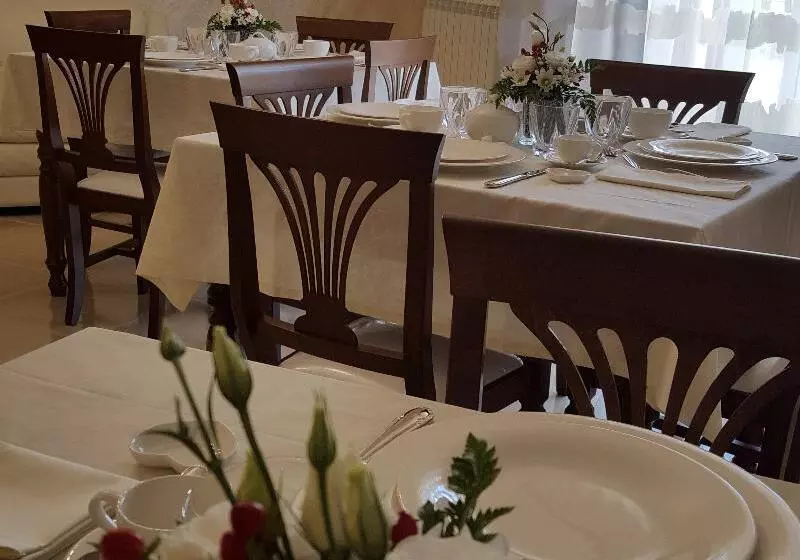 پانسیون Daphnae House