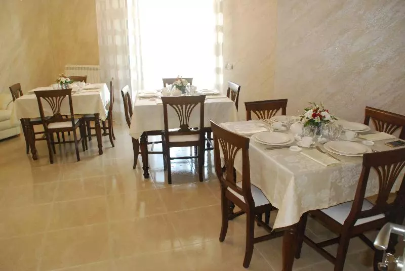 پانسیون Daphnae House