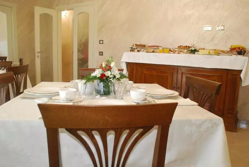 پانسیون Daphnae House