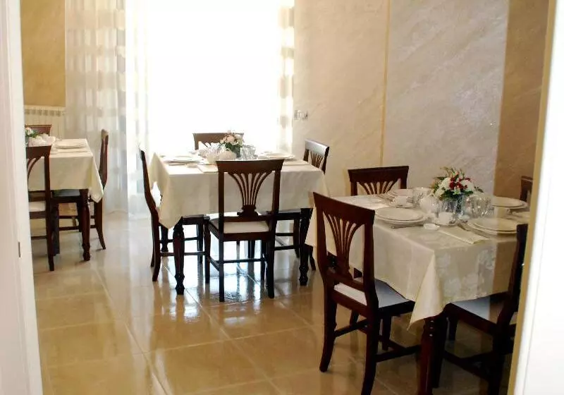 پانسیون Daphnae House