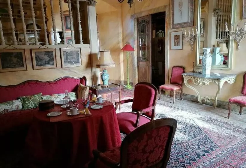 Aamiaismajoitus (B&B) Château De Mauriac