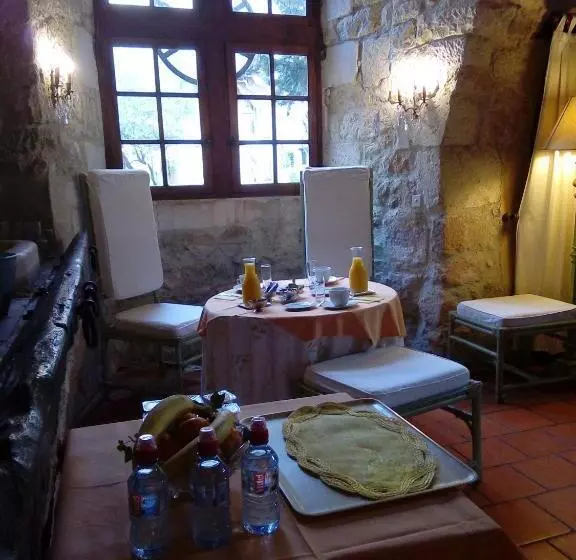 Aamiaismajoitus (B&B) Château De Mauriac