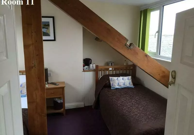 تختخواب و صبحانه The Arches Guest House
