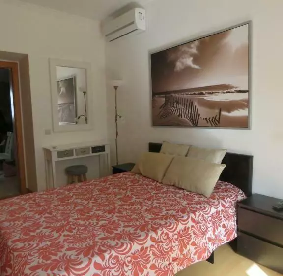 Majatalo Discovery Tavira