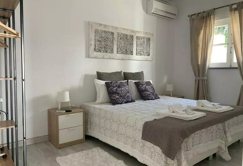 Majatalo Discovery Tavira