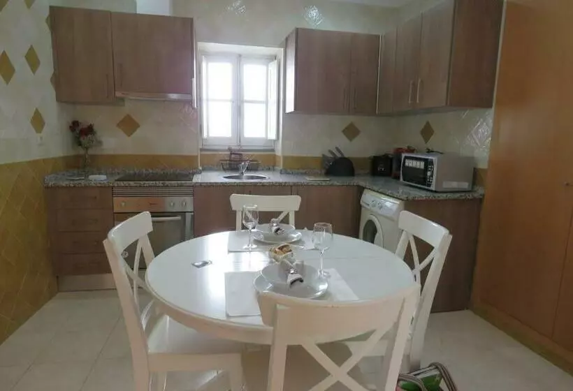 Majatalo Discovery Tavira