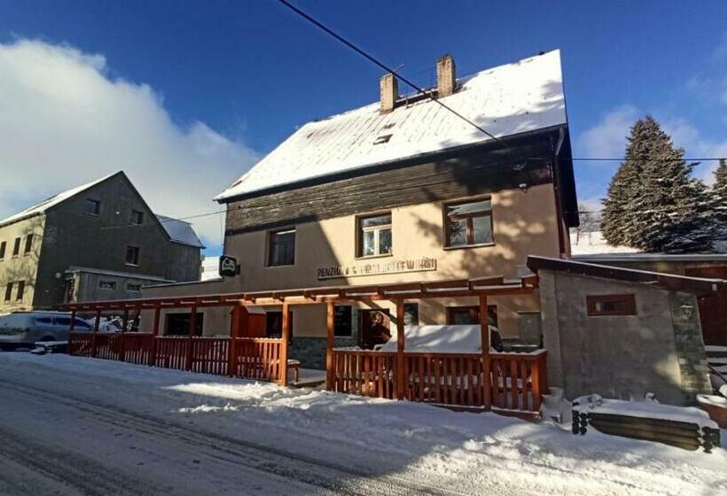 膳宿费 Penzion A Restaurace V Háji