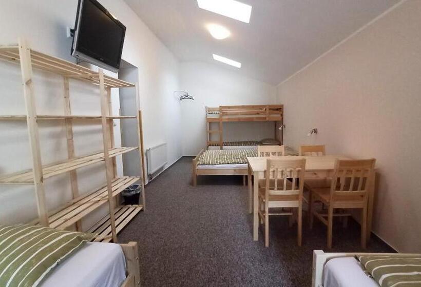 膳宿费 Penzion A Restaurace V Háji