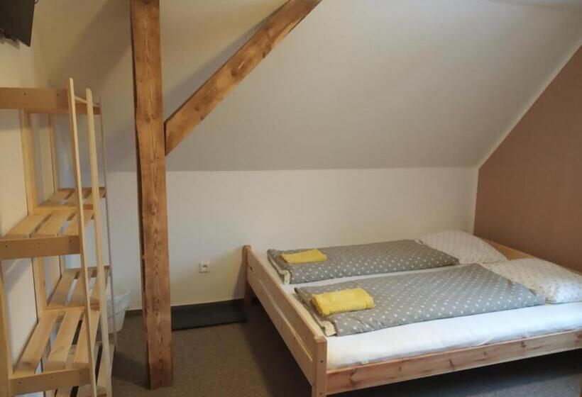 膳宿费 Penzion A Restaurace V Háji