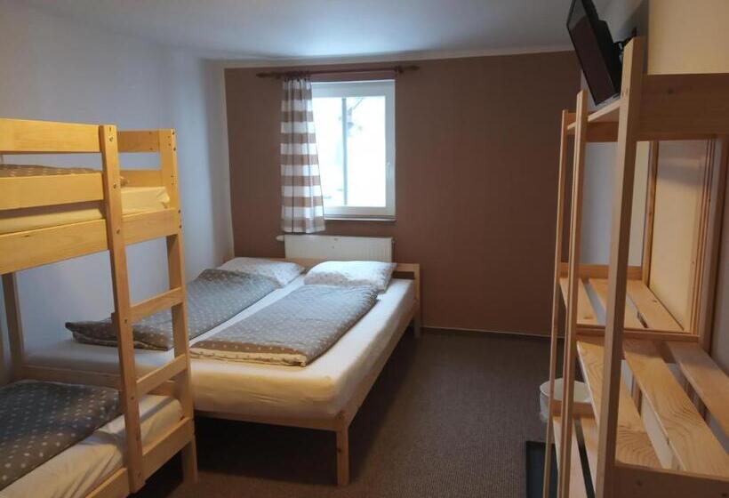 膳宿费 Penzion A Restaurace V Háji