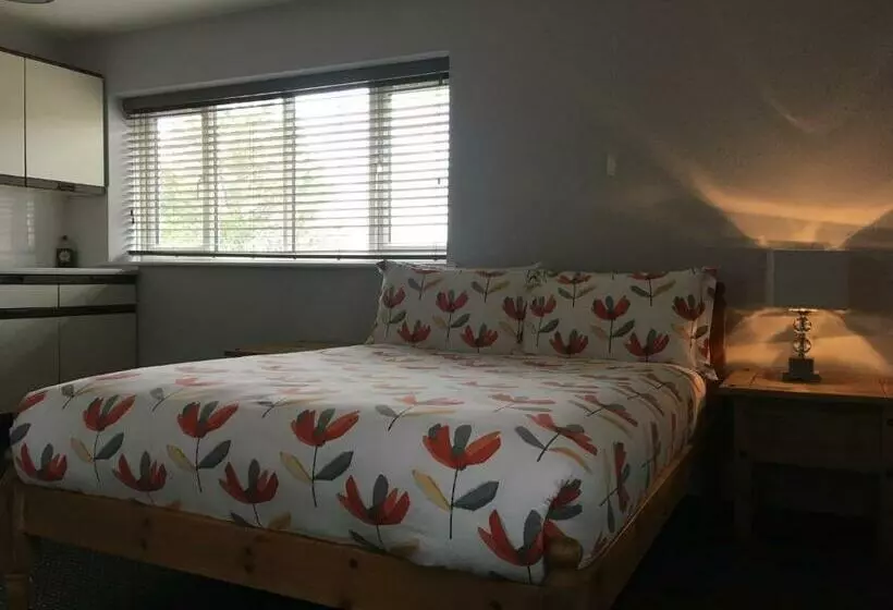 T & J Motel