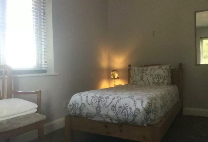 T & J Motel