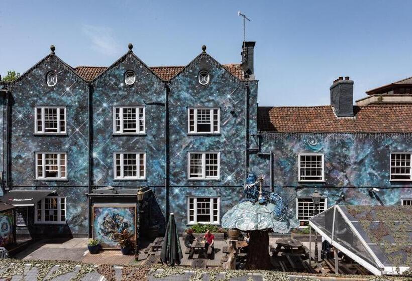 호스텔 The Full Moon Backpackers