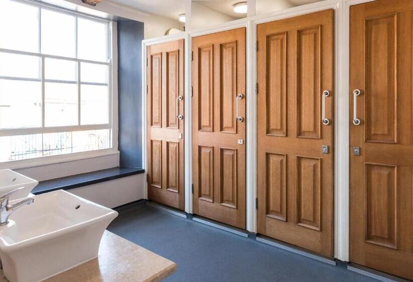 호스텔 The Full Moon Backpackers