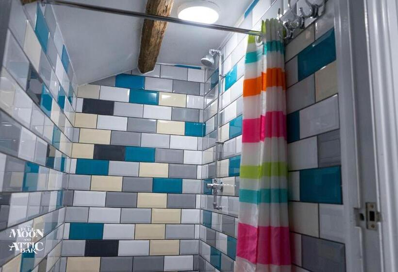 호스텔 The Full Moon Backpackers