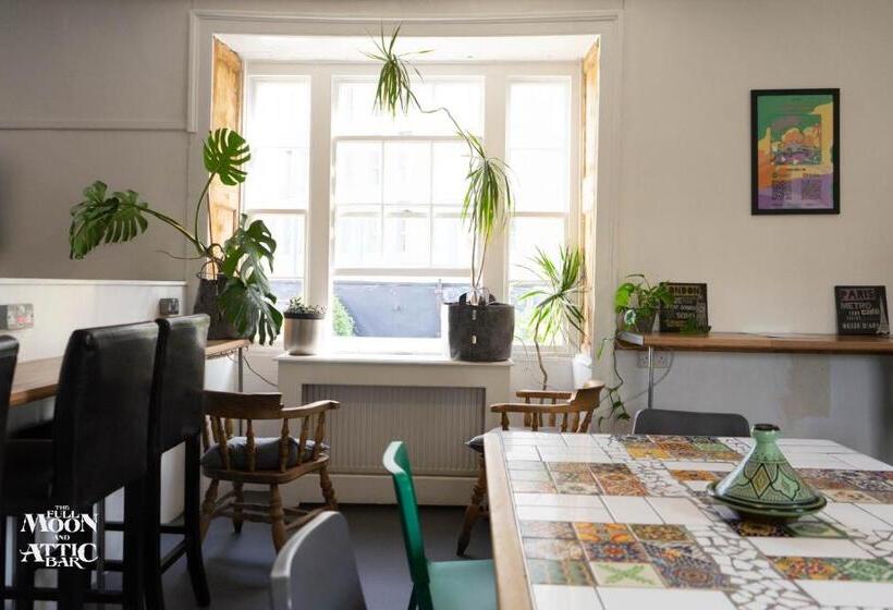 호스텔 The Full Moon Backpackers