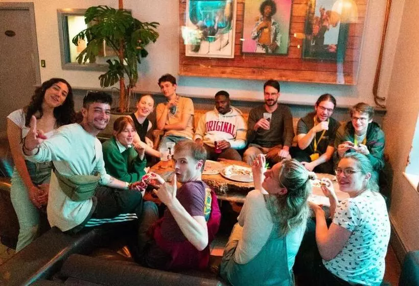 هاستل The Full Moon Backpackers