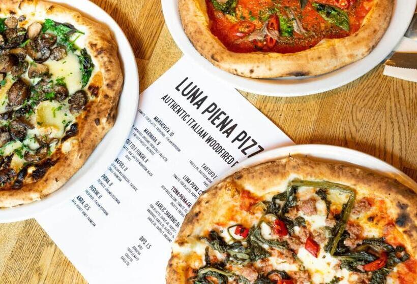 호스텔 The Full Moon Backpackers