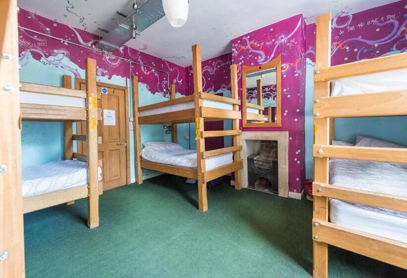 호스텔 The Full Moon Backpackers