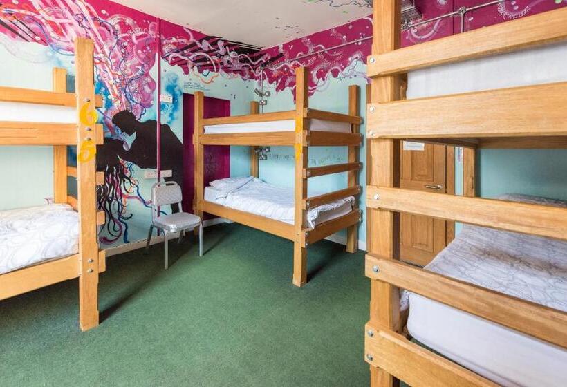 호스텔 The Full Moon Backpackers